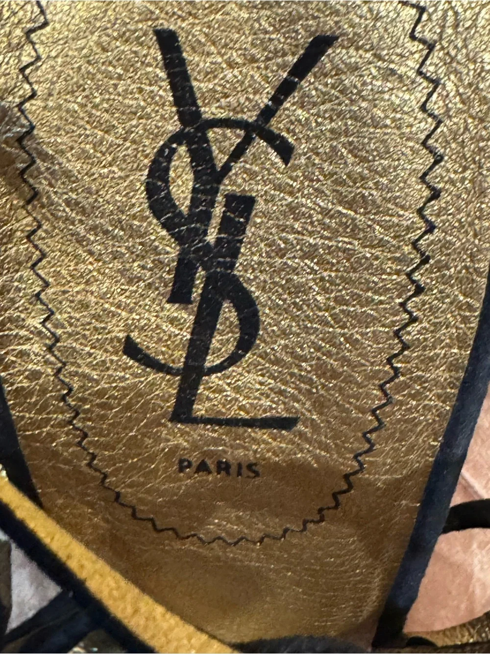 Yves Saint Laurent chic ysl